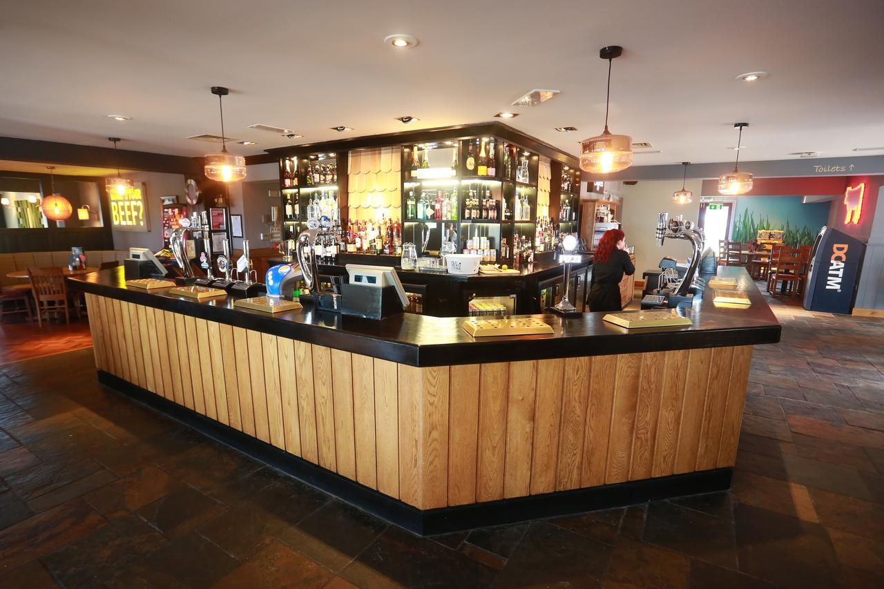 Willows, Blackburn By Marston'S Inn Bagian luar foto